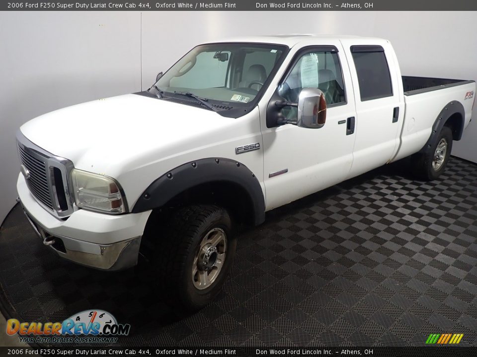 2006 Ford F250 Super Duty Lariat Crew Cab 4x4 Oxford White / Medium Flint Photo #9