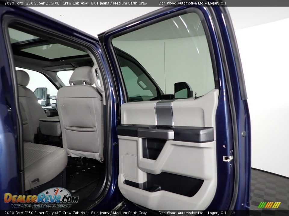 2020 Ford F250 Super Duty XLT Crew Cab 4x4 Blue Jeans / Medium Earth Gray Photo #35