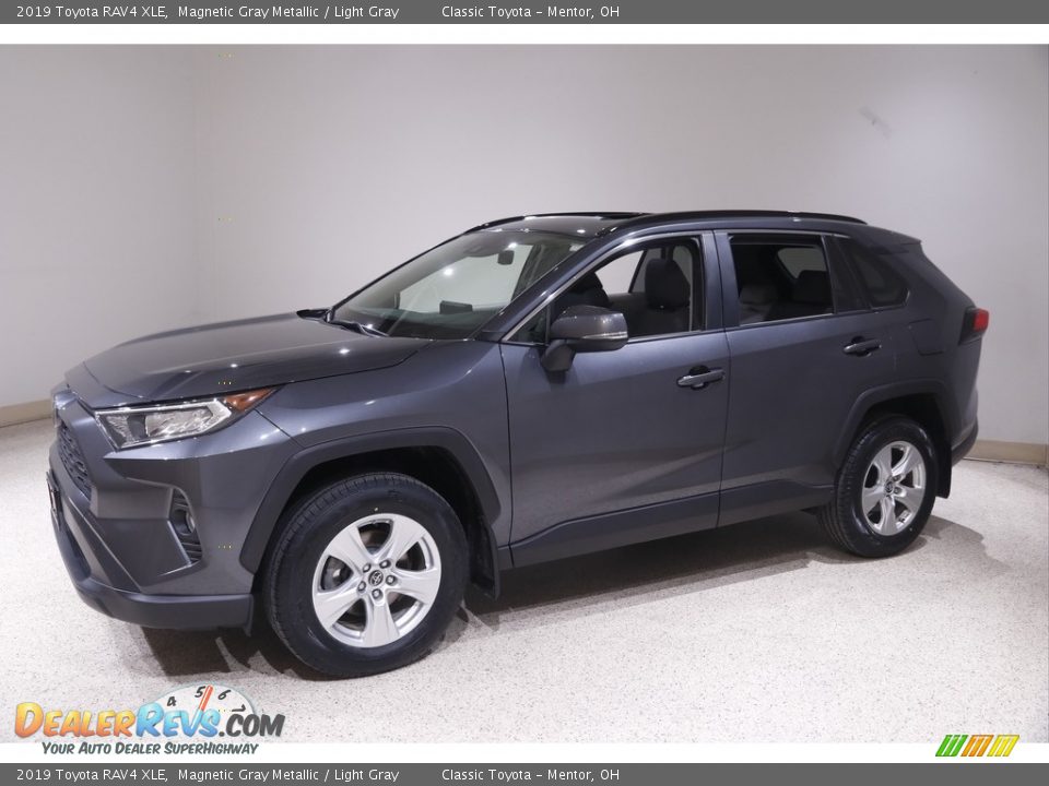 2019 Toyota RAV4 XLE Magnetic Gray Metallic / Light Gray Photo #3