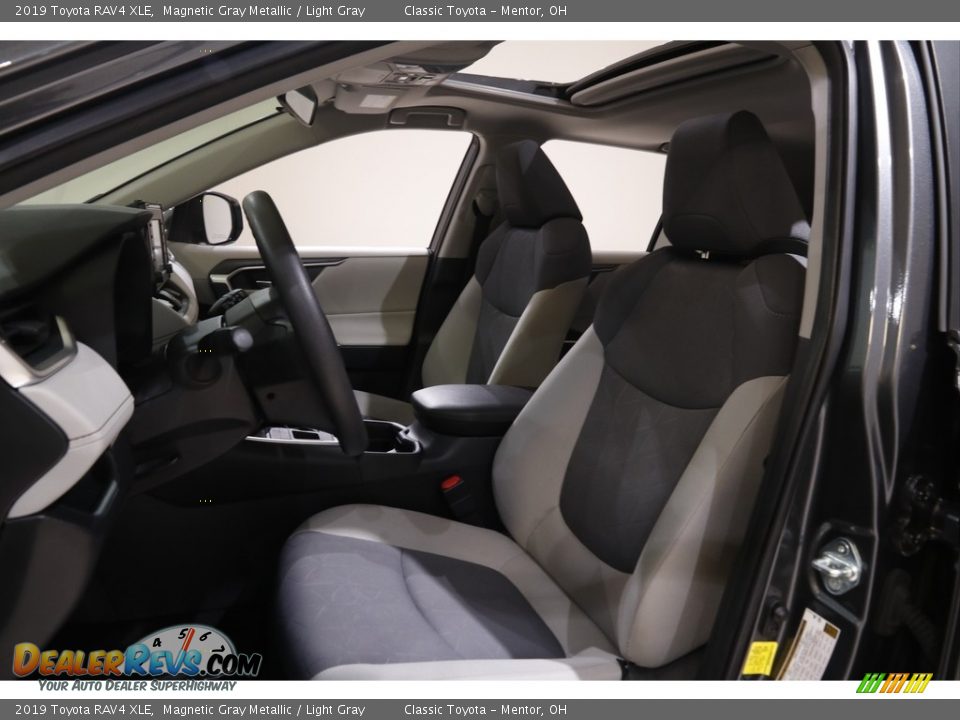 2019 Toyota RAV4 XLE Magnetic Gray Metallic / Light Gray Photo #5