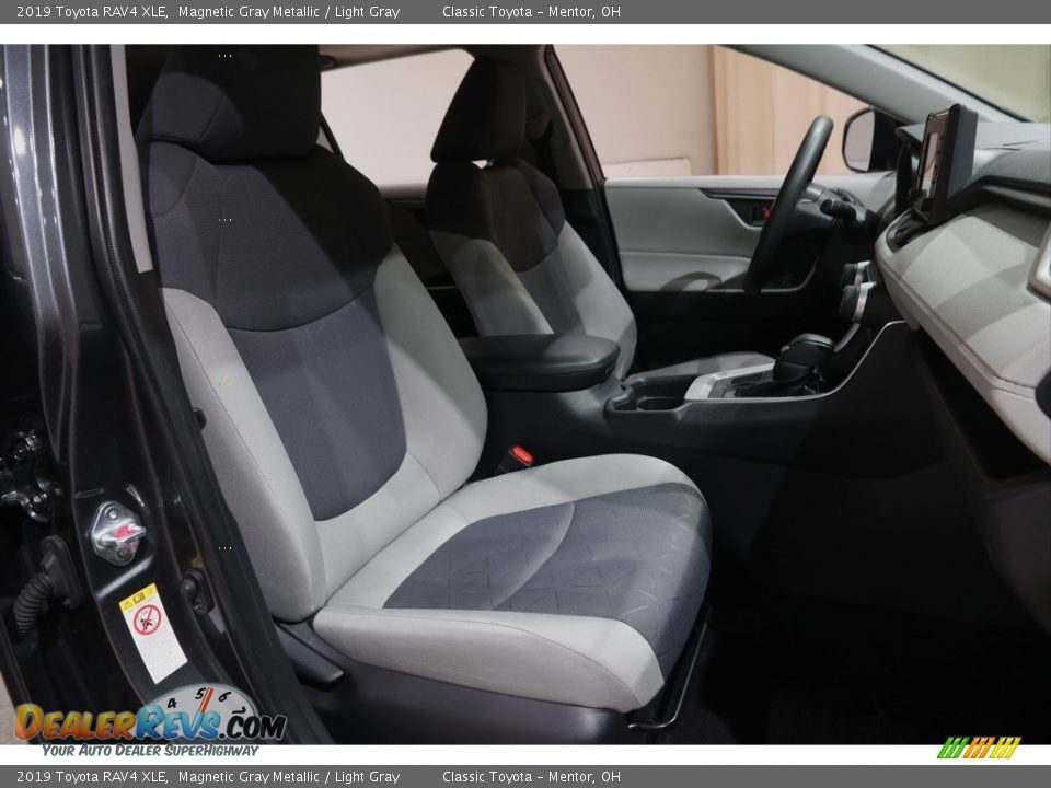2019 Toyota RAV4 XLE Magnetic Gray Metallic / Light Gray Photo #15