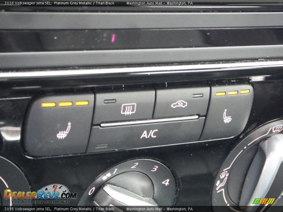 Controls of 2016 Volkswagen Jetta SEL Photo #19