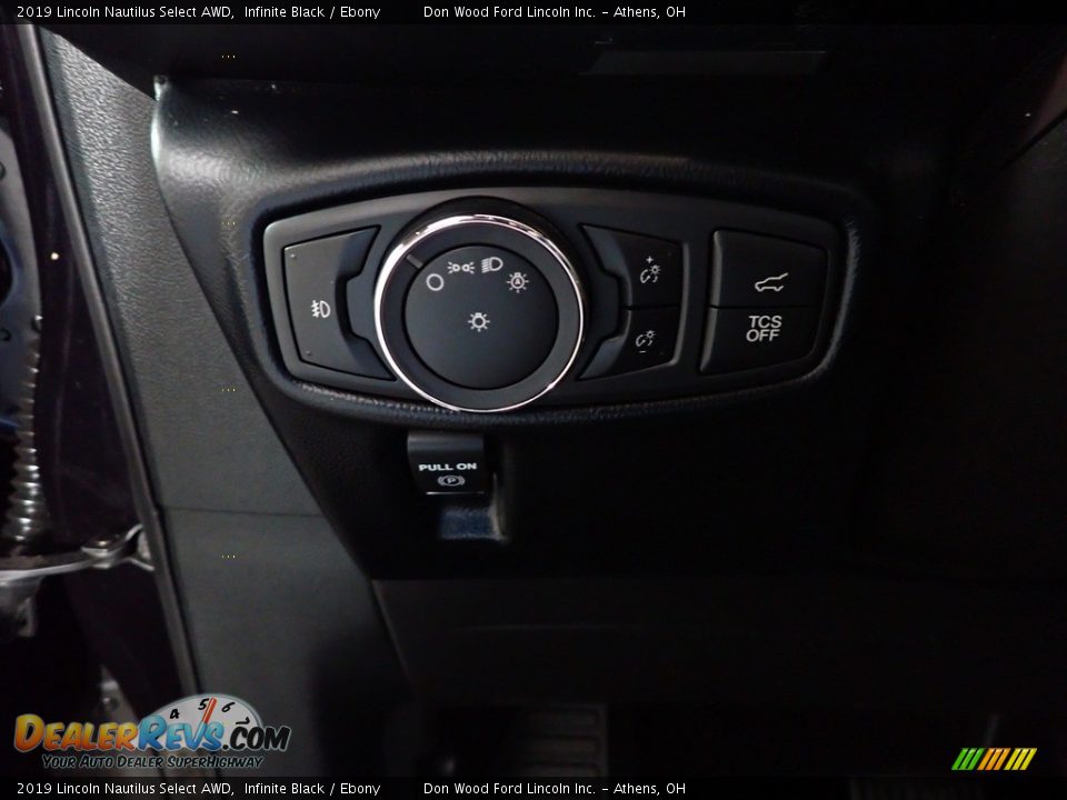 Controls of 2019 Lincoln Nautilus Select AWD Photo #35