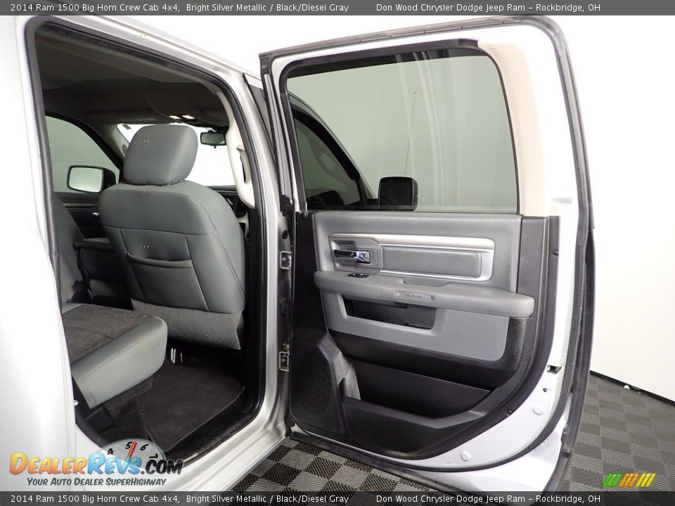 2014 Ram 1500 Big Horn Crew Cab 4x4 Bright Silver Metallic / Black/Diesel Gray Photo #30