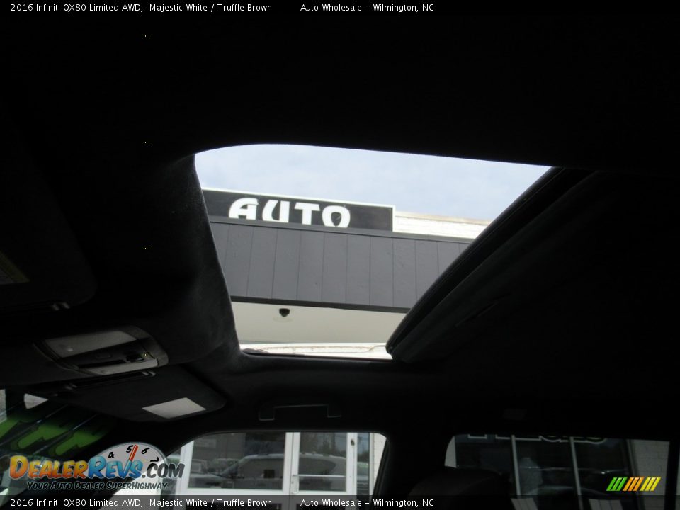 2016 Infiniti QX80 Limited AWD Majestic White / Truffle Brown Photo #11