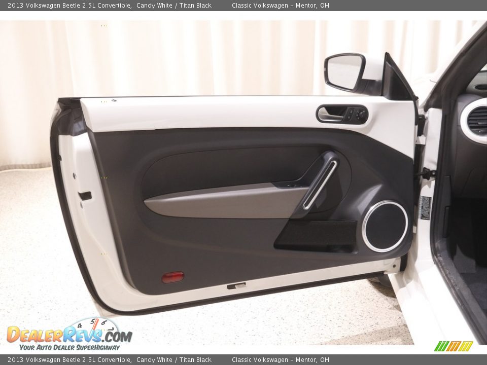 2013 Volkswagen Beetle 2.5L Convertible Candy White / Titan Black Photo #5