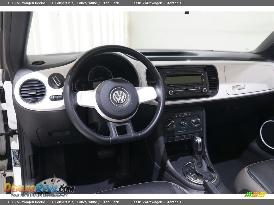 2013 Volkswagen Beetle 2.5L Convertible Candy White / Titan Black Photo #7