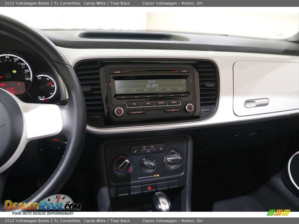 2013 Volkswagen Beetle 2.5L Convertible Candy White / Titan Black Photo #10