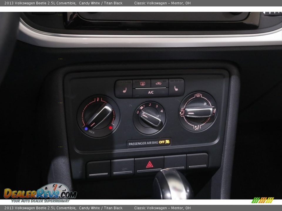 2013 Volkswagen Beetle 2.5L Convertible Candy White / Titan Black Photo #11