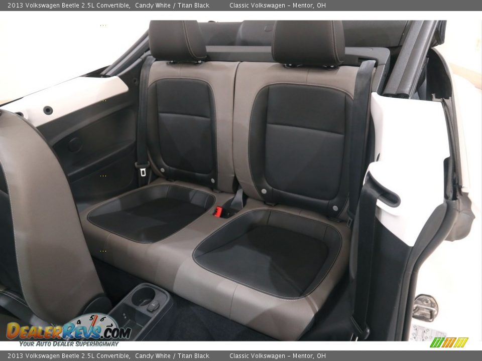 2013 Volkswagen Beetle 2.5L Convertible Candy White / Titan Black Photo #15