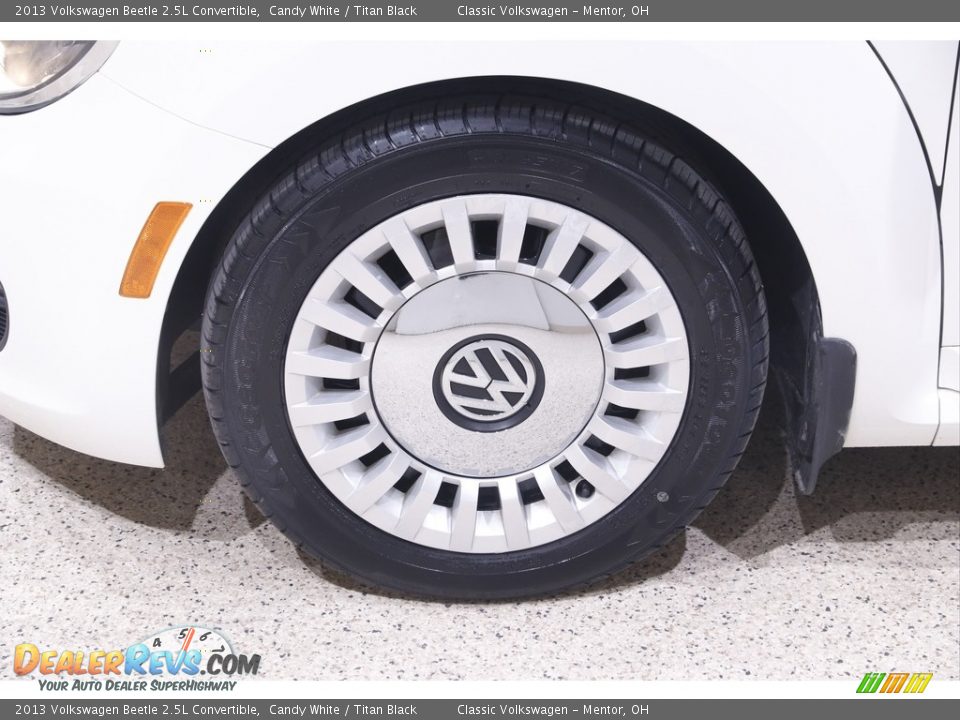 2013 Volkswagen Beetle 2.5L Convertible Candy White / Titan Black Photo #18