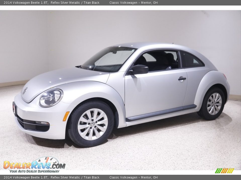 Front 3/4 View of 2014 Volkswagen Beetle 1.8T Photo #3