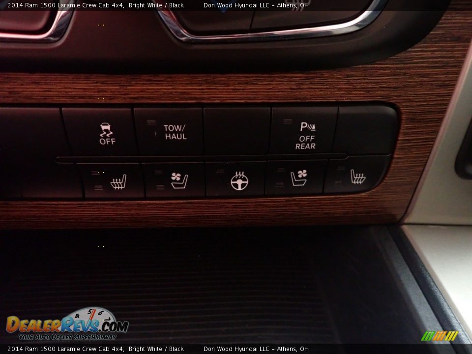 2014 Ram 1500 Laramie Crew Cab 4x4 Bright White / Black Photo #3