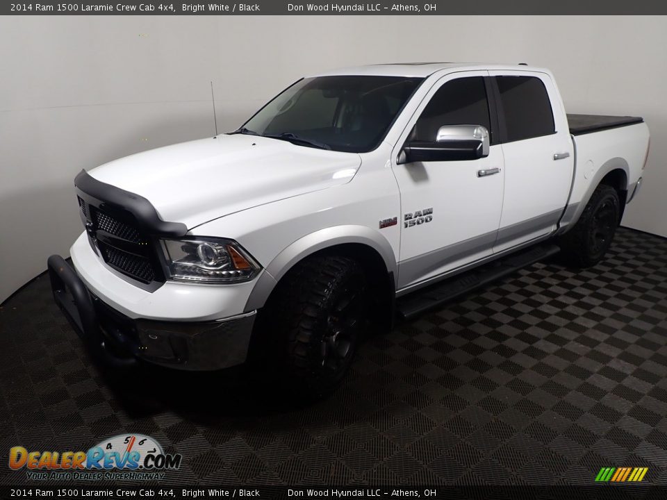 2014 Ram 1500 Laramie Crew Cab 4x4 Bright White / Black Photo #12