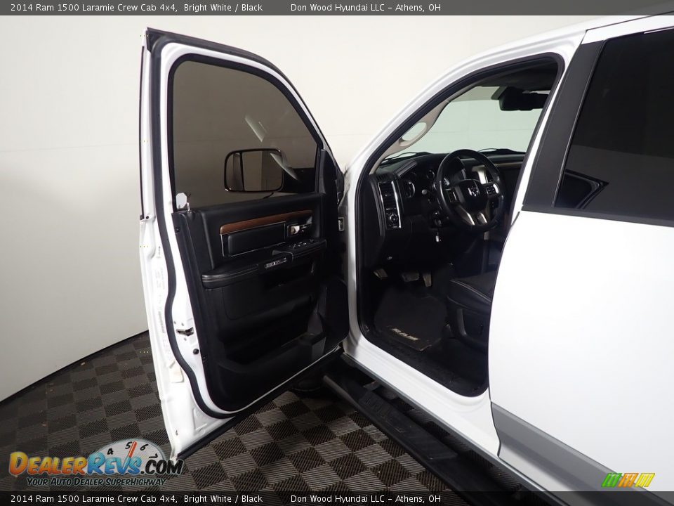2014 Ram 1500 Laramie Crew Cab 4x4 Bright White / Black Photo #22