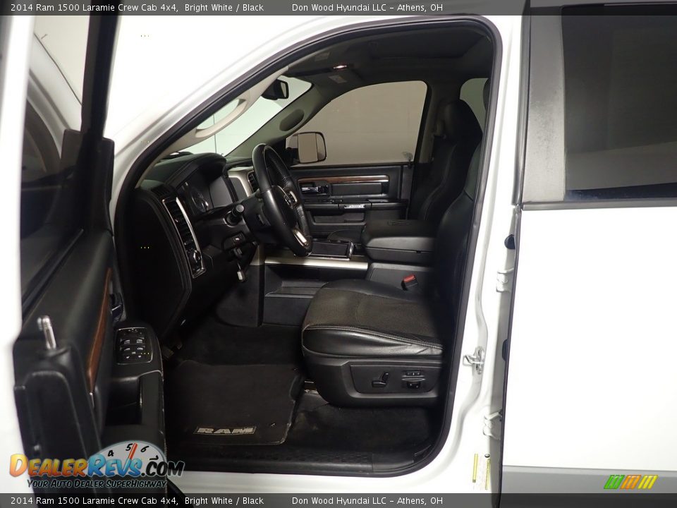 2014 Ram 1500 Laramie Crew Cab 4x4 Bright White / Black Photo #24