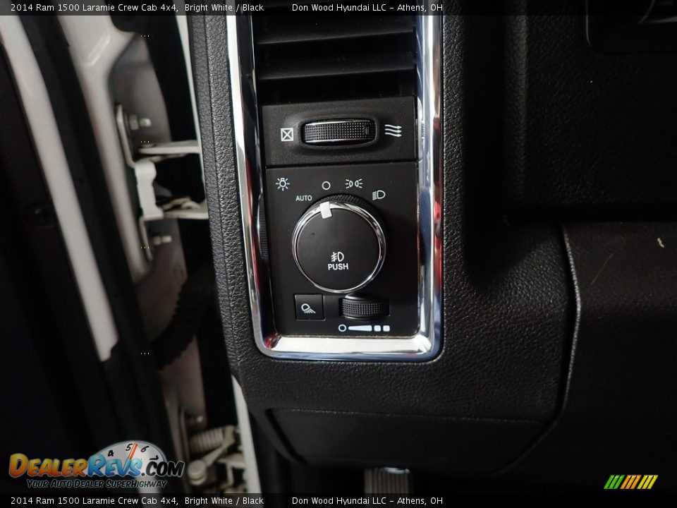 2014 Ram 1500 Laramie Crew Cab 4x4 Bright White / Black Photo #33