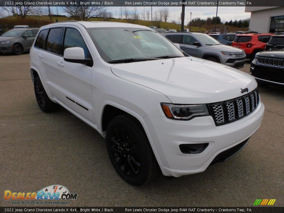 2022 Jeep Grand Cherokee Laredo X 4x4 Bright White / Black Photo #3