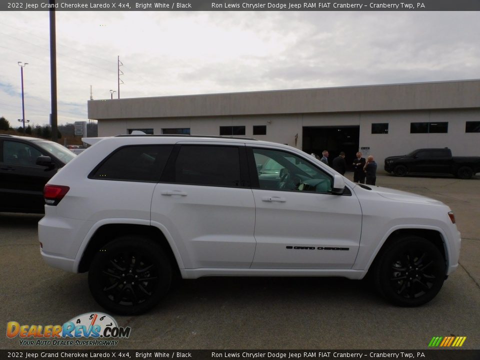 2022 Jeep Grand Cherokee Laredo X 4x4 Bright White / Black Photo #4