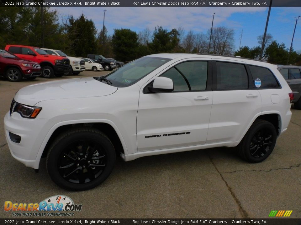 2022 Jeep Grand Cherokee Laredo X 4x4 Bright White / Black Photo #9