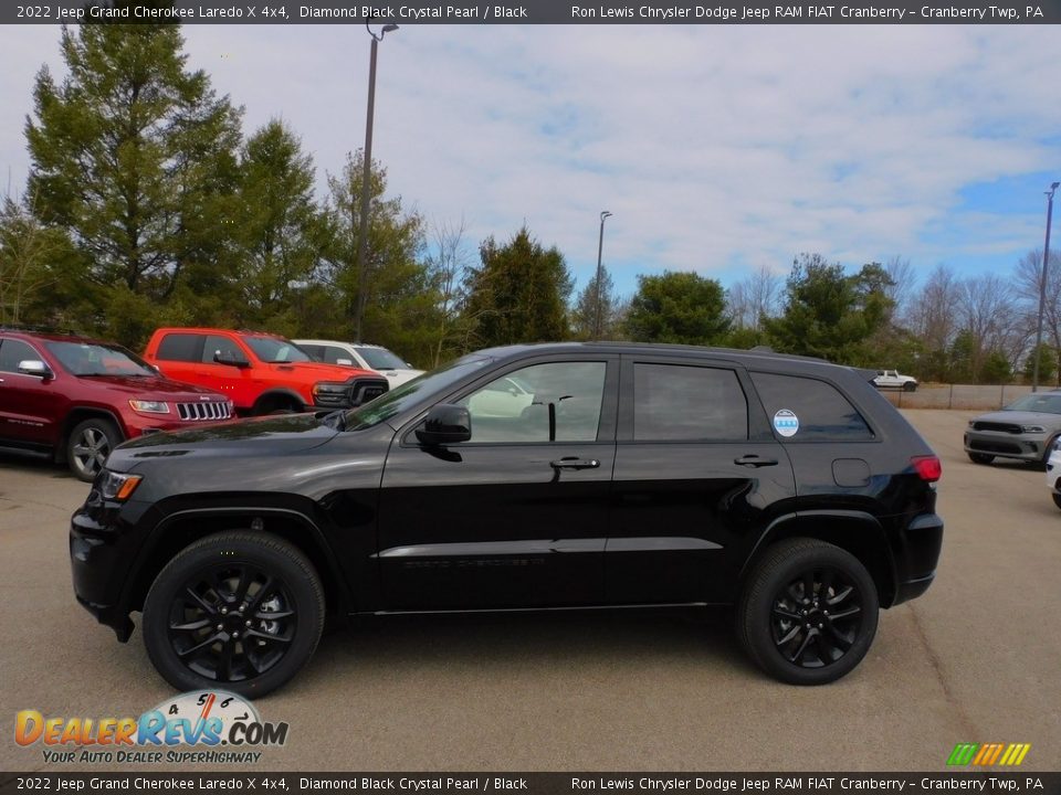 2022 Jeep Grand Cherokee Laredo X 4x4 Diamond Black Crystal Pearl / Black Photo #9