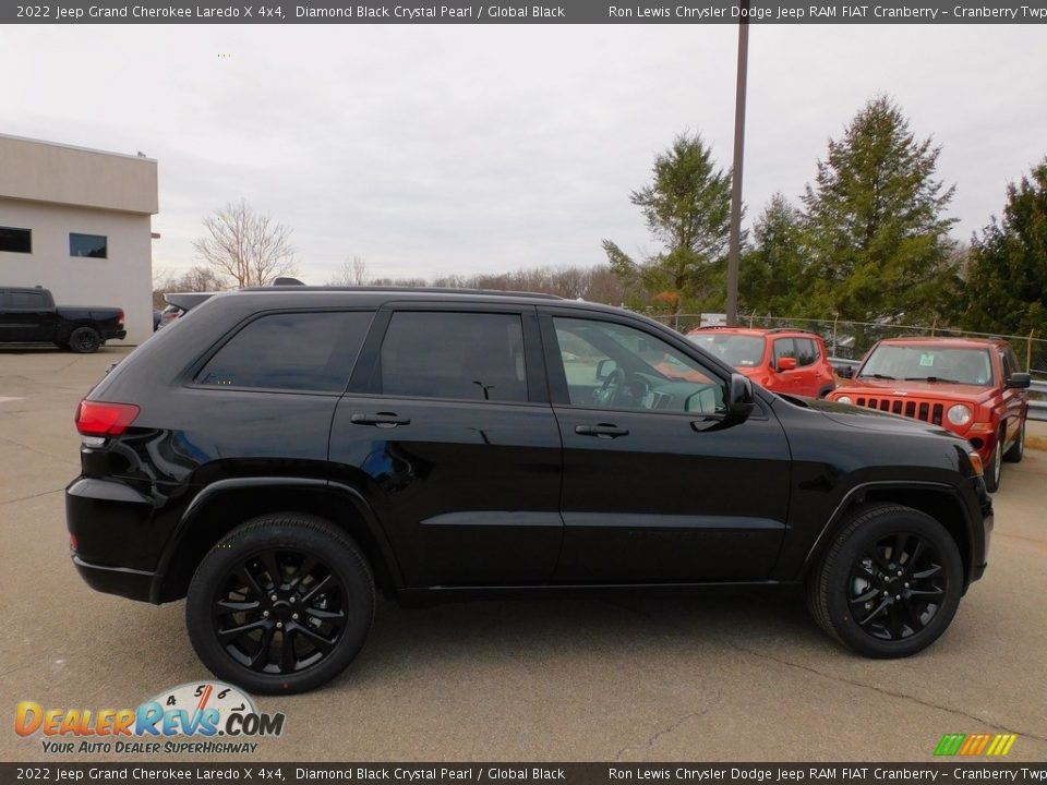 2022 Jeep Grand Cherokee Laredo X 4x4 Diamond Black Crystal Pearl / Global Black Photo #4