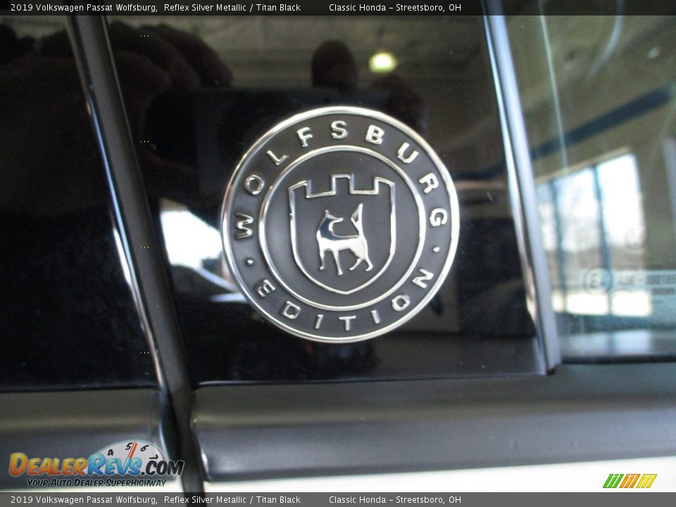 2019 Volkswagen Passat Wolfsburg Reflex Silver Metallic / Titan Black Photo #6
