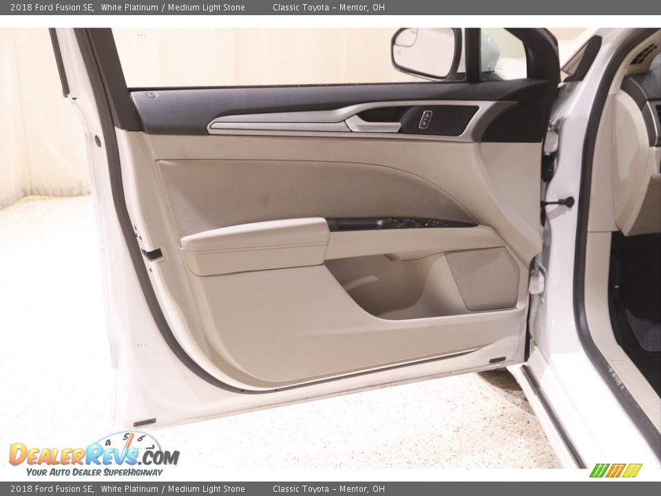 2018 Ford Fusion SE White Platinum / Medium Light Stone Photo #4