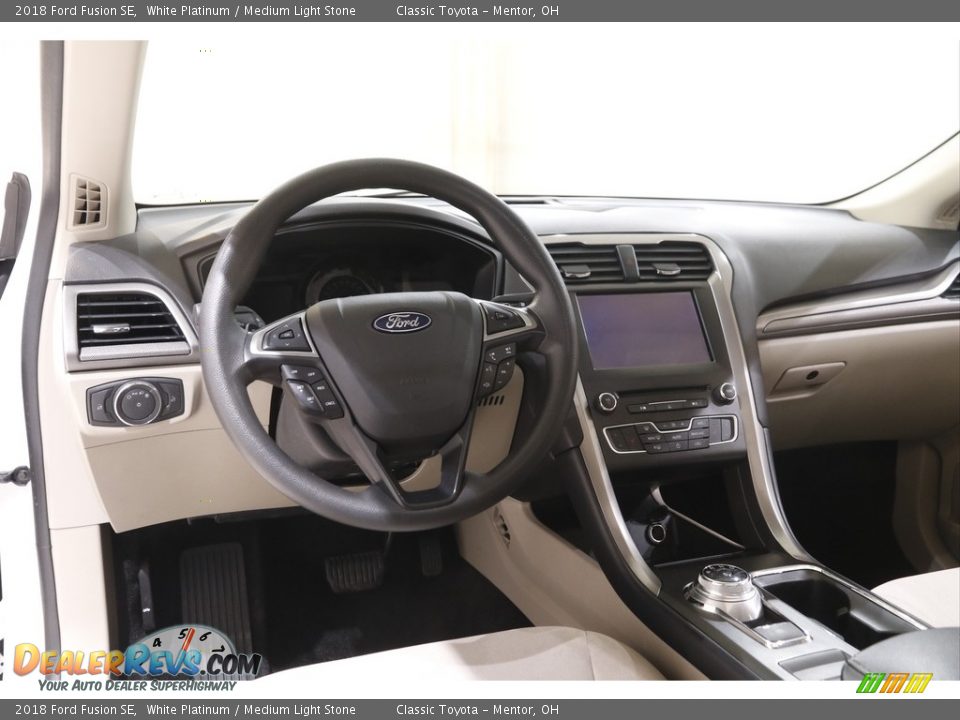 2018 Ford Fusion SE White Platinum / Medium Light Stone Photo #6
