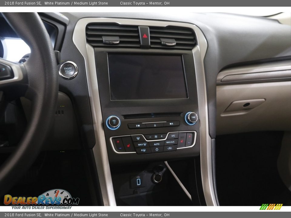 2018 Ford Fusion SE White Platinum / Medium Light Stone Photo #9