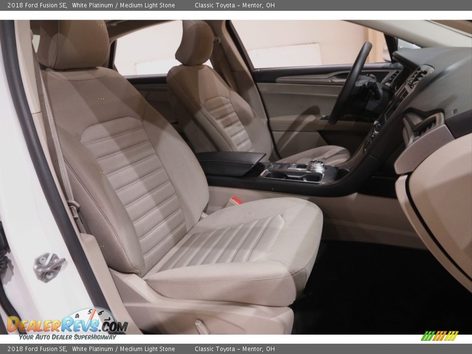 2018 Ford Fusion SE White Platinum / Medium Light Stone Photo #14