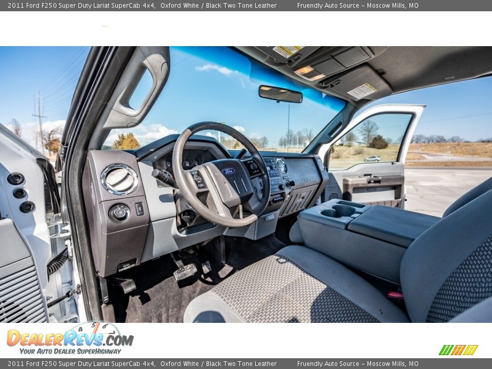 2011 Ford F250 Super Duty Lariat SuperCab 4x4 Oxford White / Black Two Tone Leather Photo #19