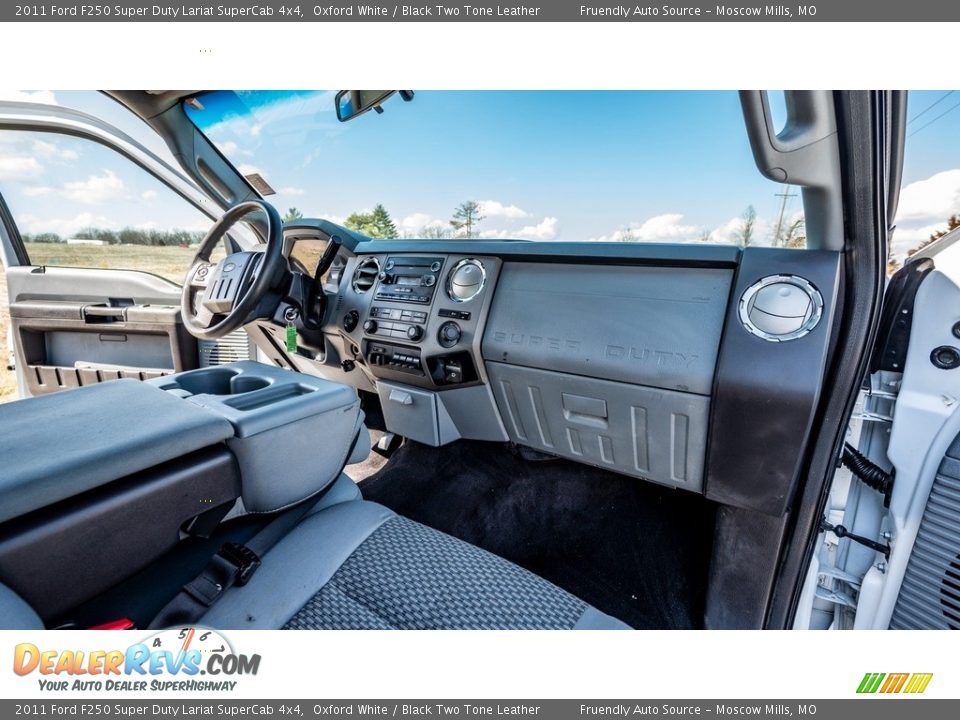 2011 Ford F250 Super Duty Lariat SuperCab 4x4 Oxford White / Black Two Tone Leather Photo #23