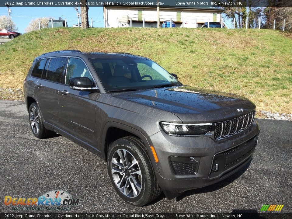 Front 3/4 View of 2022 Jeep Grand Cherokee L Overland 4x4 Photo #4