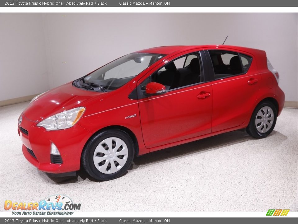 Front 3/4 View of 2013 Toyota Prius c Hybrid One Photo #3