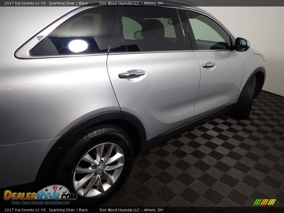 2017 Kia Sorento LX V6 Sparkling Silver / Black Photo #19