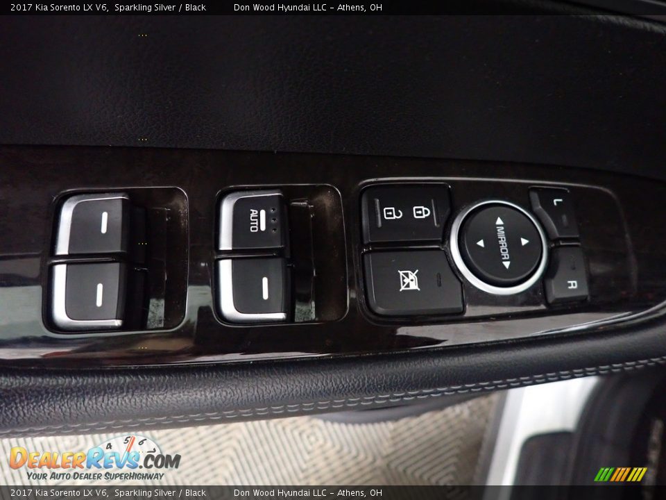Controls of 2017 Kia Sorento LX V6 Photo #21
