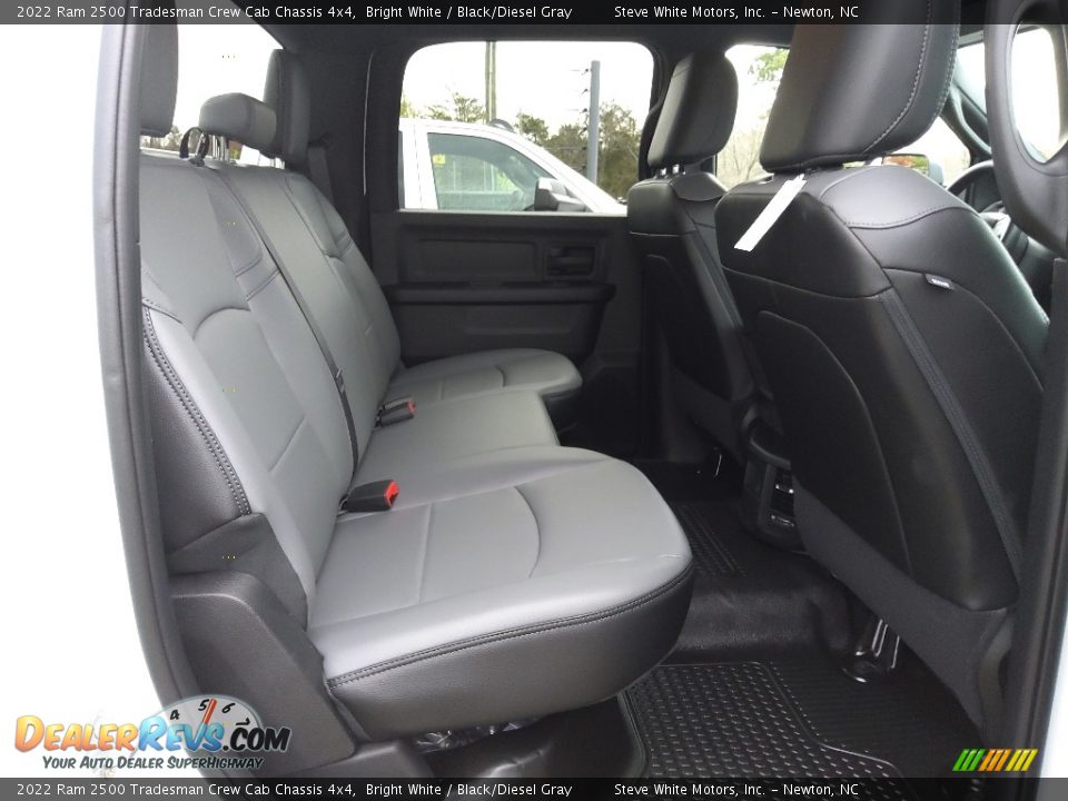 2022 Ram 2500 Tradesman Crew Cab Chassis 4x4 Bright White / Black/Diesel Gray Photo #17
