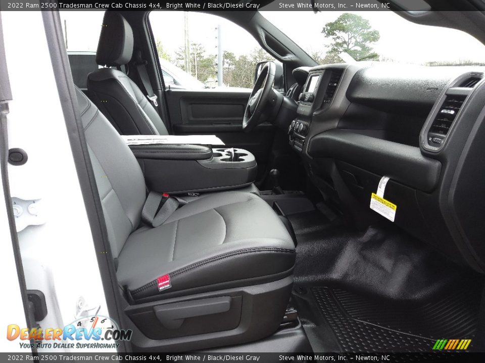 2022 Ram 2500 Tradesman Crew Cab Chassis 4x4 Bright White / Black/Diesel Gray Photo #18