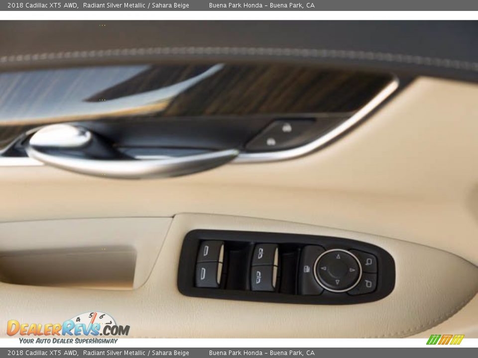 2018 Cadillac XT5 AWD Radiant Silver Metallic / Sahara Beige Photo #26