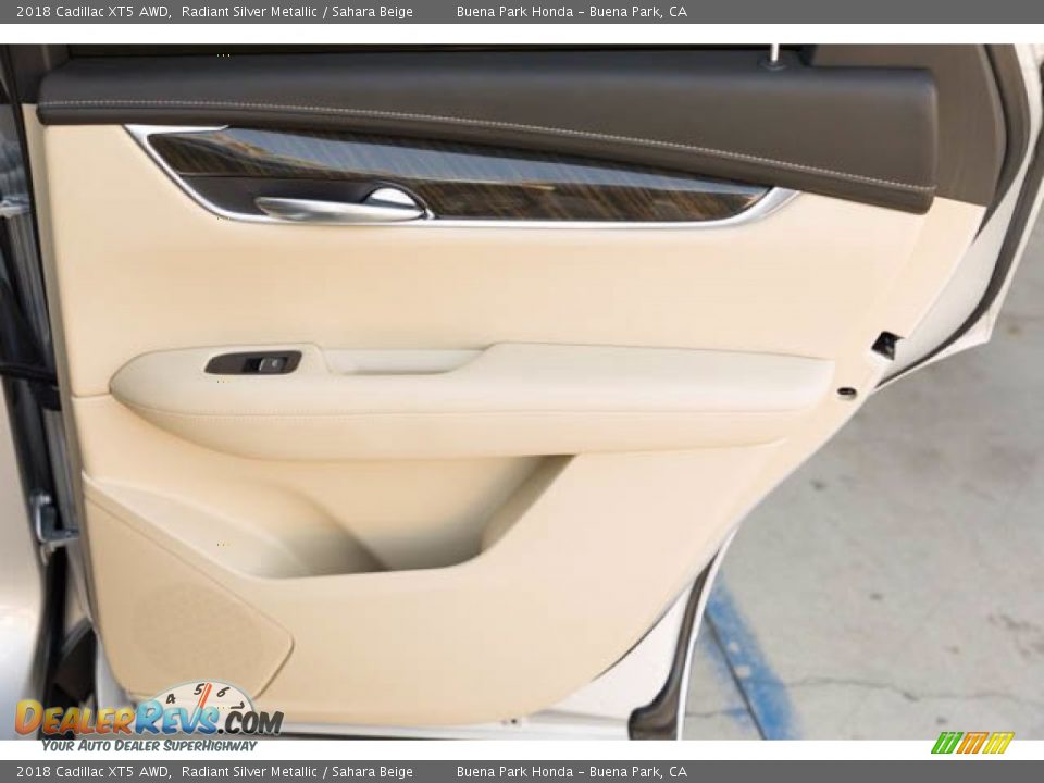 2018 Cadillac XT5 AWD Radiant Silver Metallic / Sahara Beige Photo #28