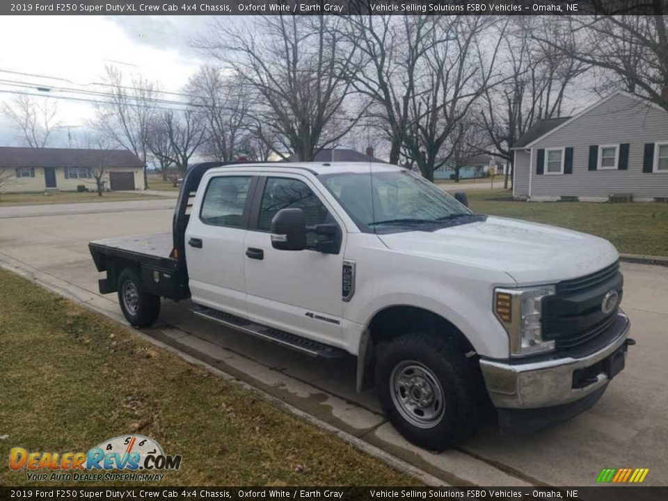 2019 Ford F250 Super Duty XL Crew Cab 4x4 Chassis Oxford White / Earth Gray Photo #1