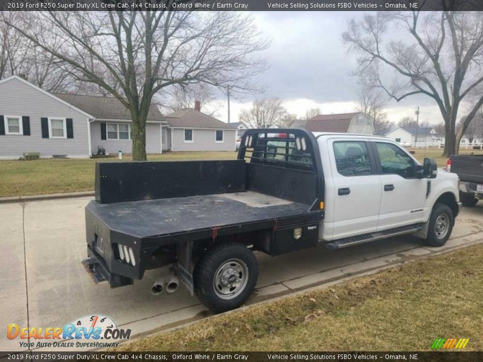 2019 Ford F250 Super Duty XL Crew Cab 4x4 Chassis Oxford White / Earth Gray Photo #4