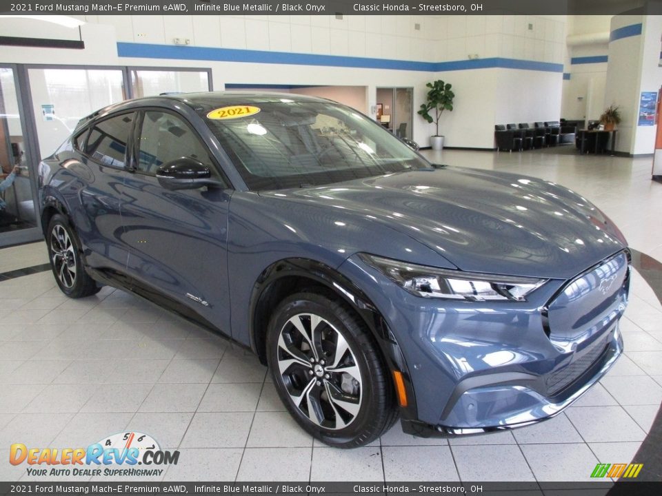 Front 3/4 View of 2021 Ford Mustang Mach-E Premium eAWD Photo #3