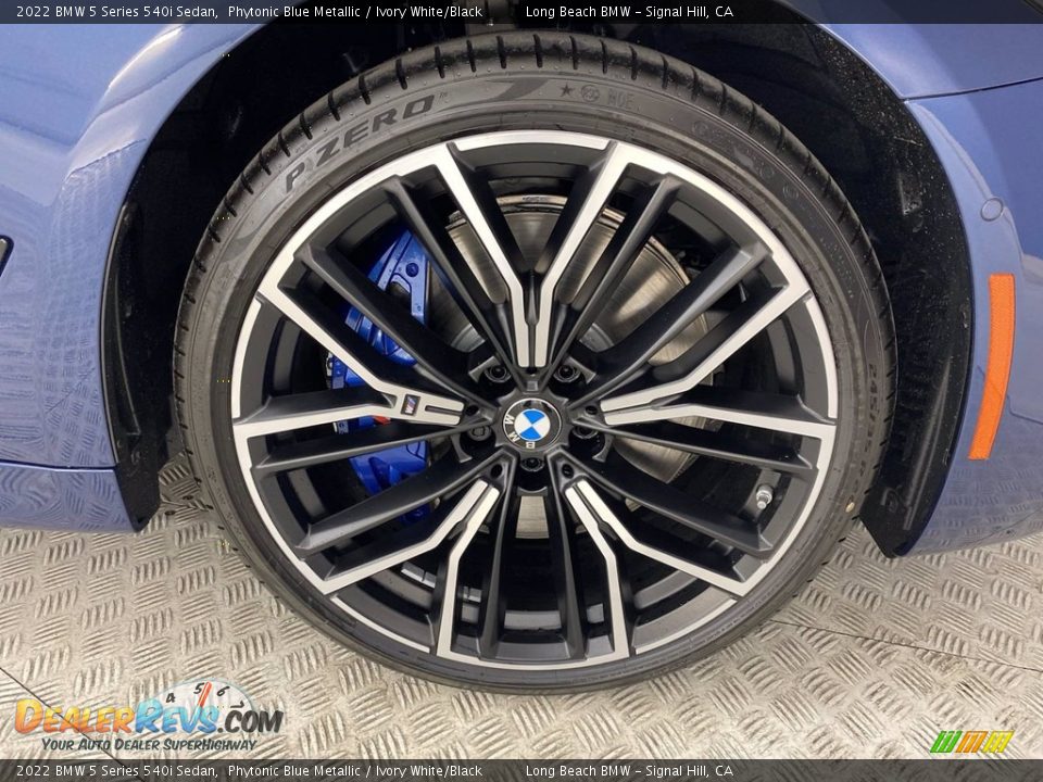 2022 BMW 5 Series 540i Sedan Wheel Photo #3