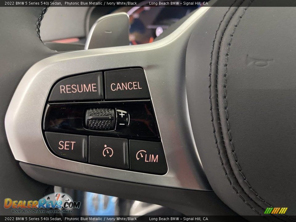 2022 BMW 5 Series 540i Sedan Steering Wheel Photo #15