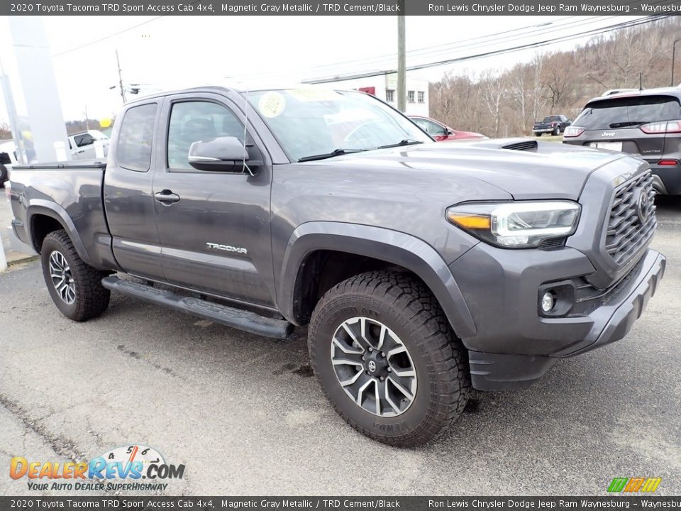 Front 3/4 View of 2020 Toyota Tacoma TRD Sport Access Cab 4x4 Photo #8