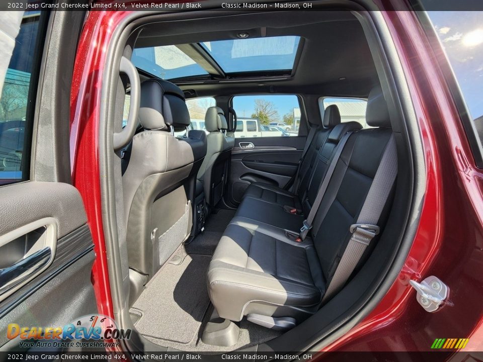 2022 Jeep Grand Cherokee Limited 4x4 Velvet Red Pearl / Black Photo #3