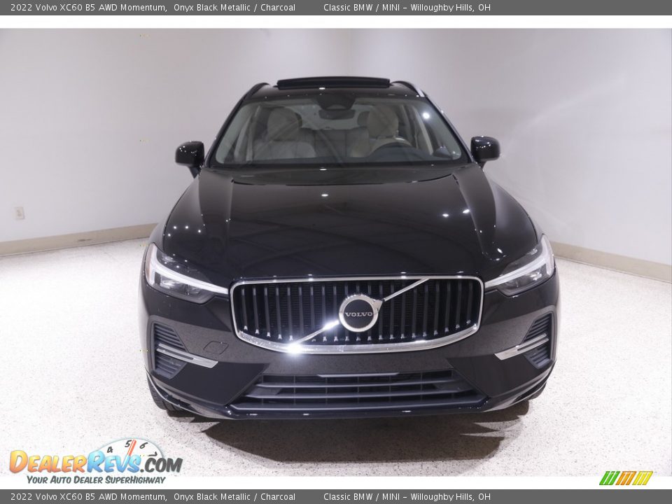 2022 Volvo XC60 B5 AWD Momentum Onyx Black Metallic / Charcoal Photo #2