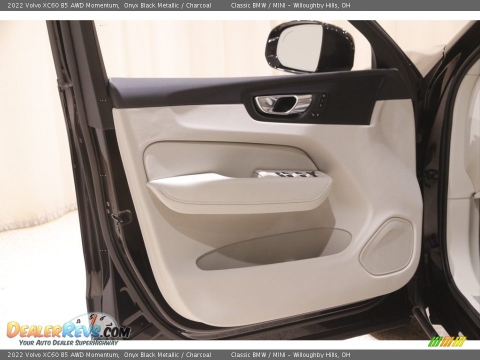 Door Panel of 2022 Volvo XC60 B5 AWD Momentum Photo #4